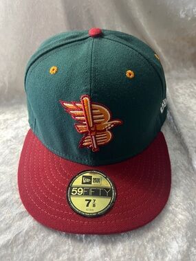 9fifty Fitted Cap in Deep Green with Burgundy Accent